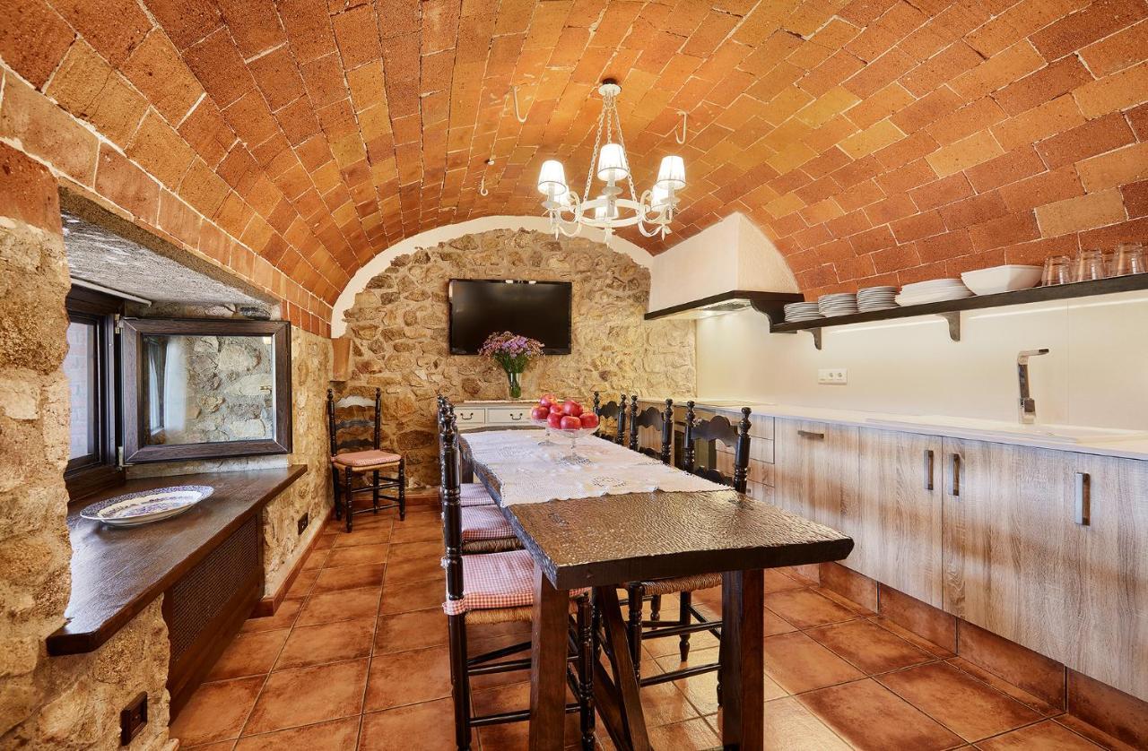 Cal Bisbe, Your Rural Holiday Home Capmany Bagian luar foto