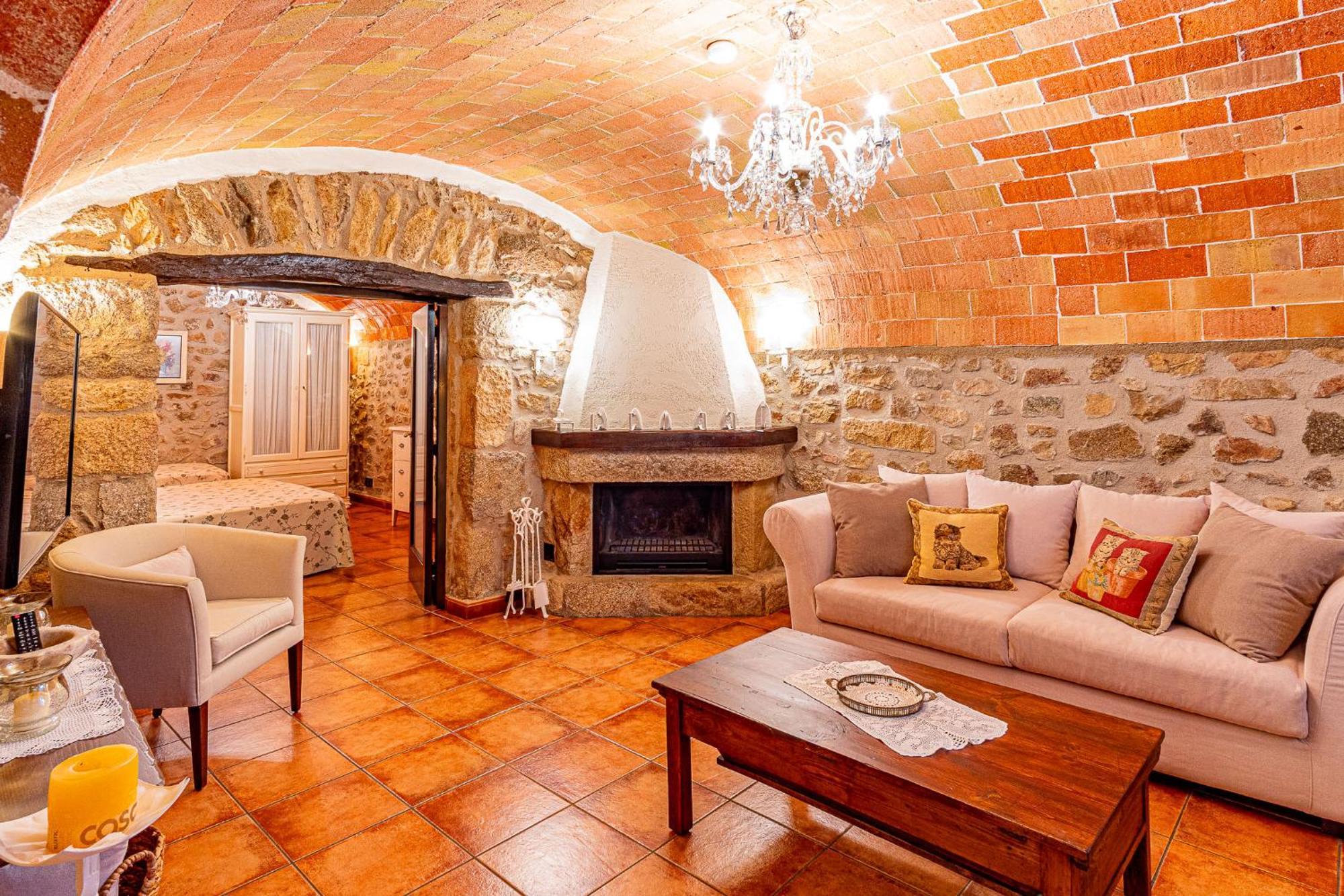 Cal Bisbe, Your Rural Holiday Home Capmany Bagian luar foto