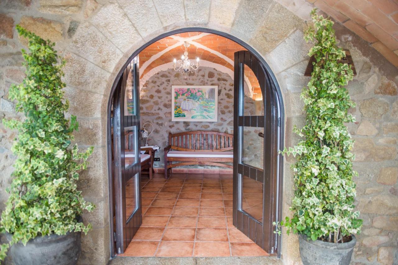 Cal Bisbe, Your Rural Holiday Home Capmany Bagian luar foto